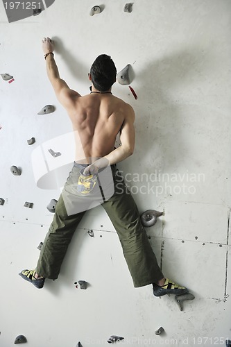 Image of man exercise sport climbing