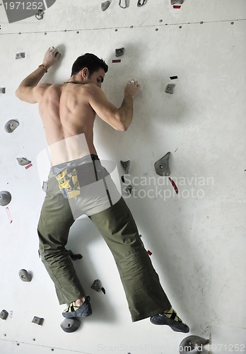 Image of man exercise sport climbing