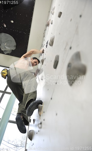 Image of man exercise sport climbing