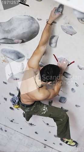 Image of man exercise sport climbing