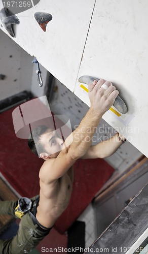 Image of man exercise sport climbing