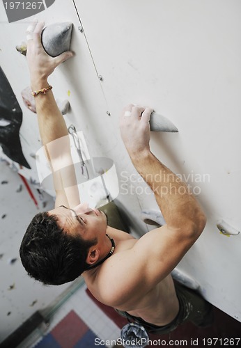 Image of man exercise sport climbing