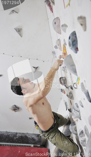 Image of man exercise sport climbing