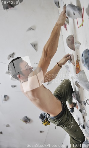 Image of man exercise sport climbing