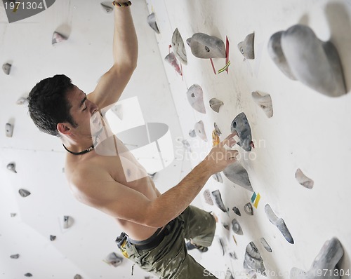 Image of man exercise sport climbing