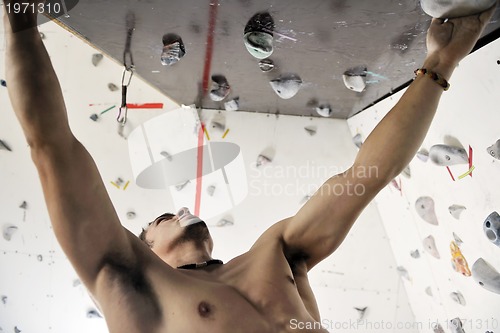 Image of man exercise sport climbing