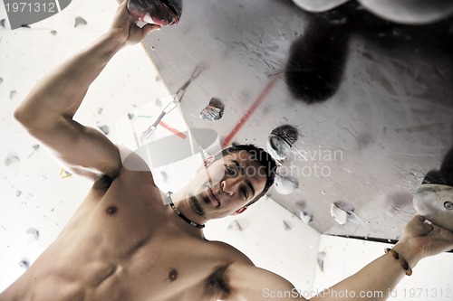 Image of man exercise sport climbing