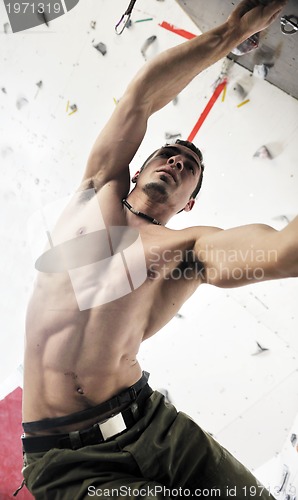 Image of man exercise sport climbing