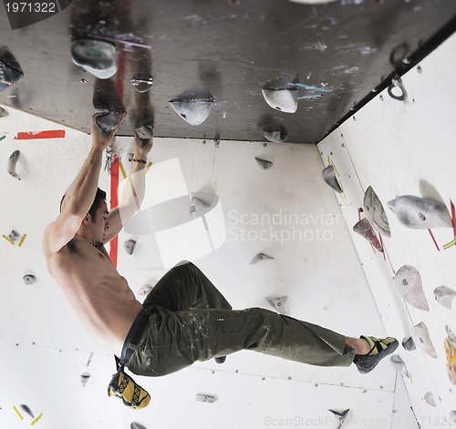 Image of man exercise sport climbing