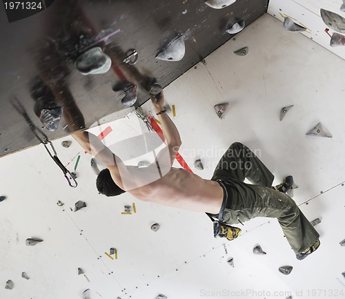 Image of man exercise sport climbing