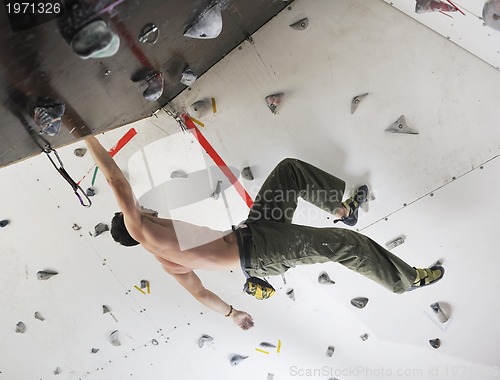 Image of man exercise sport climbing