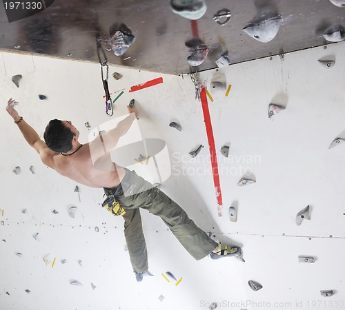 Image of man exercise sport climbing