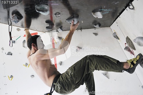 Image of man exercise sport climbing