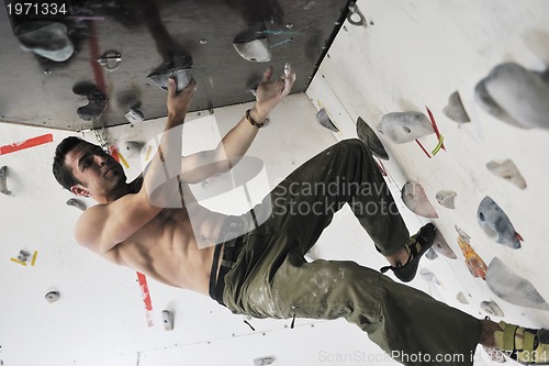 Image of man exercise sport climbing