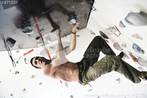 Image of man exercise sport climbing