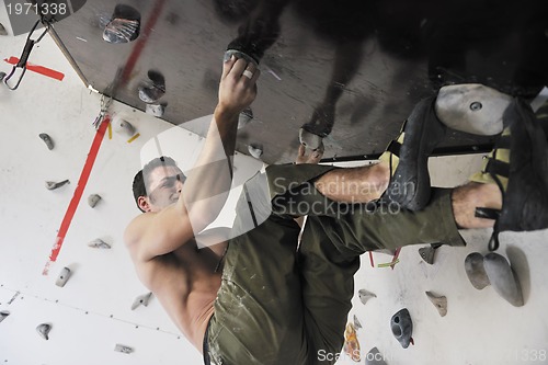 Image of man exercise sport climbing