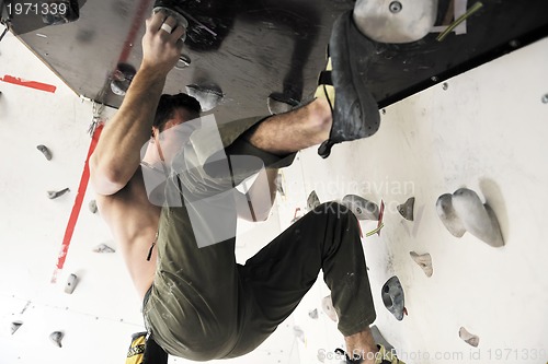 Image of man exercise sport climbing