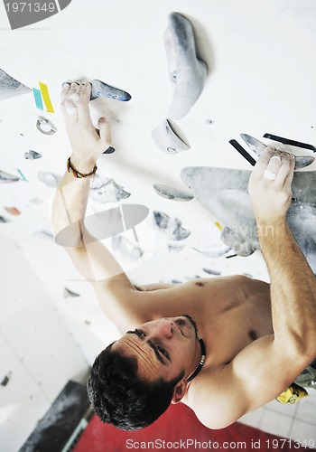 Image of man exercise sport climbing