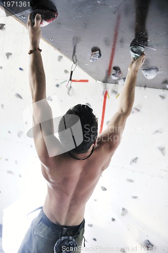 Image of man exercise sport climbing