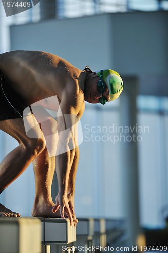 Image of young swimmmer on swimming start