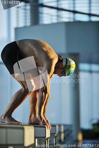 Image of young swimmmer on swimming start