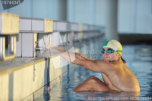 Image of young swimmmer on swimming start