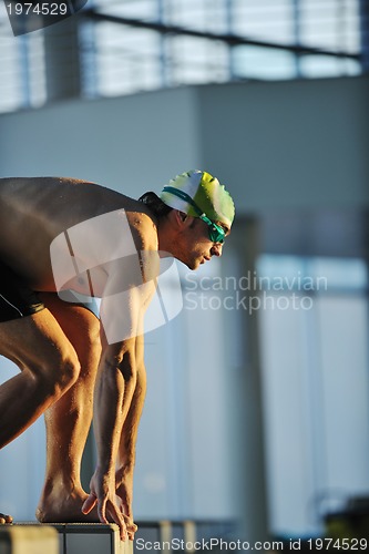 Image of young swimmmer on swimming start