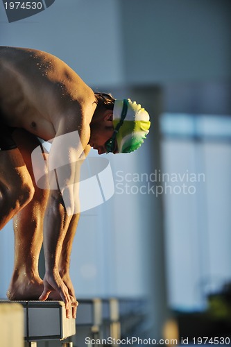 Image of young swimmmer on swimming start