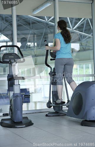 Image of people running on threadmill at fitness club