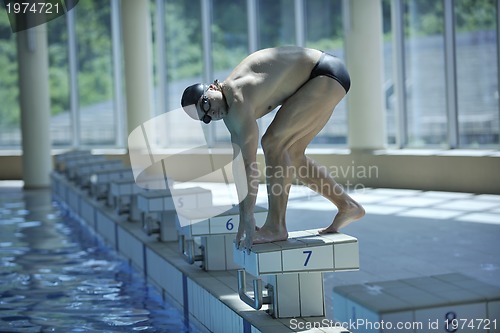 Image of young swimmer ready for start