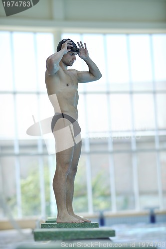 Image of young swimmer ready for start