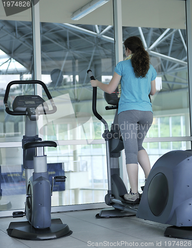 Image of people running on threadmill at fitness club