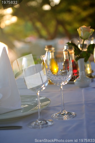 Image of glasses restaurant outdoor 