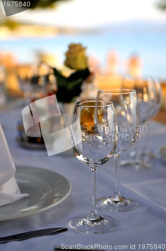 Image of glasses restaurant outdoor 