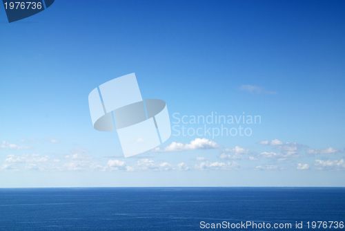 Image of cloudy sky and sea