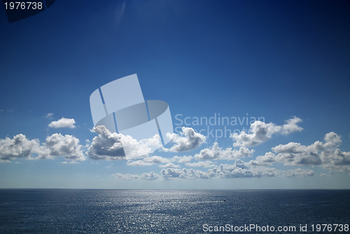 Image of cloudy sky and sea