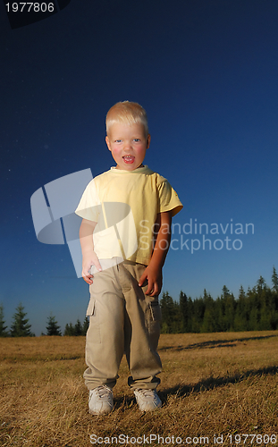 Image of blonde children smilin