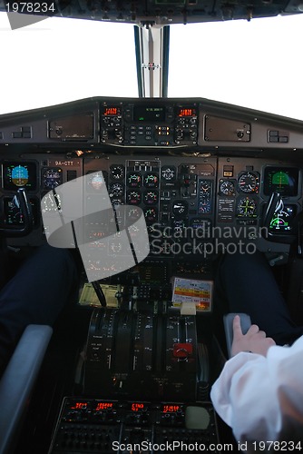 Image of airplane cockpit