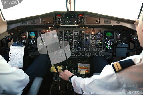 Image of airplane cockpit