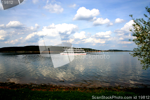 Image of Boat at the lake