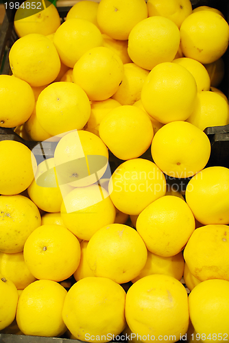 Image of lemon in supermarket