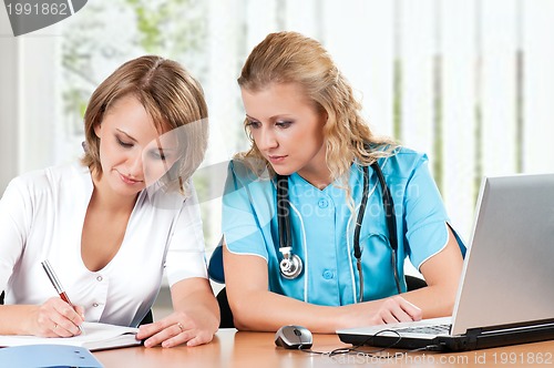 Image of Doctors with laptop