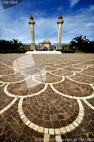 Image of gold mausoleum