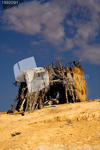Image of cabin in sahara