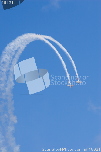 Image of two planes loop the loop