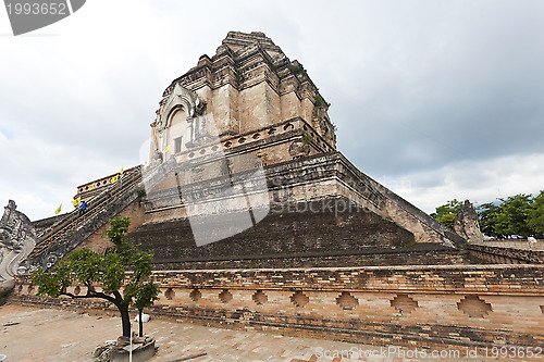 Image of Wat Chedi Luang temple in Chiang Mai, Thailand.