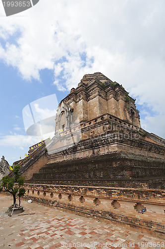 Image of Wat Chedi Luang temple in Chiang Mai, Thailand.