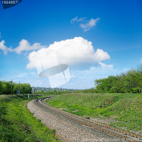 Image of railroad to horizon