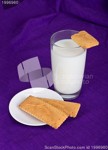 Image of glass of milk and cookies
