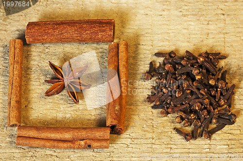 Image of star anise and cloves